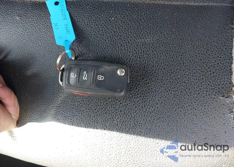 2011 Volkswagen Jetta 2.5L Sel from USA, damaged, VIN 3VWLZ7AJXBM372381